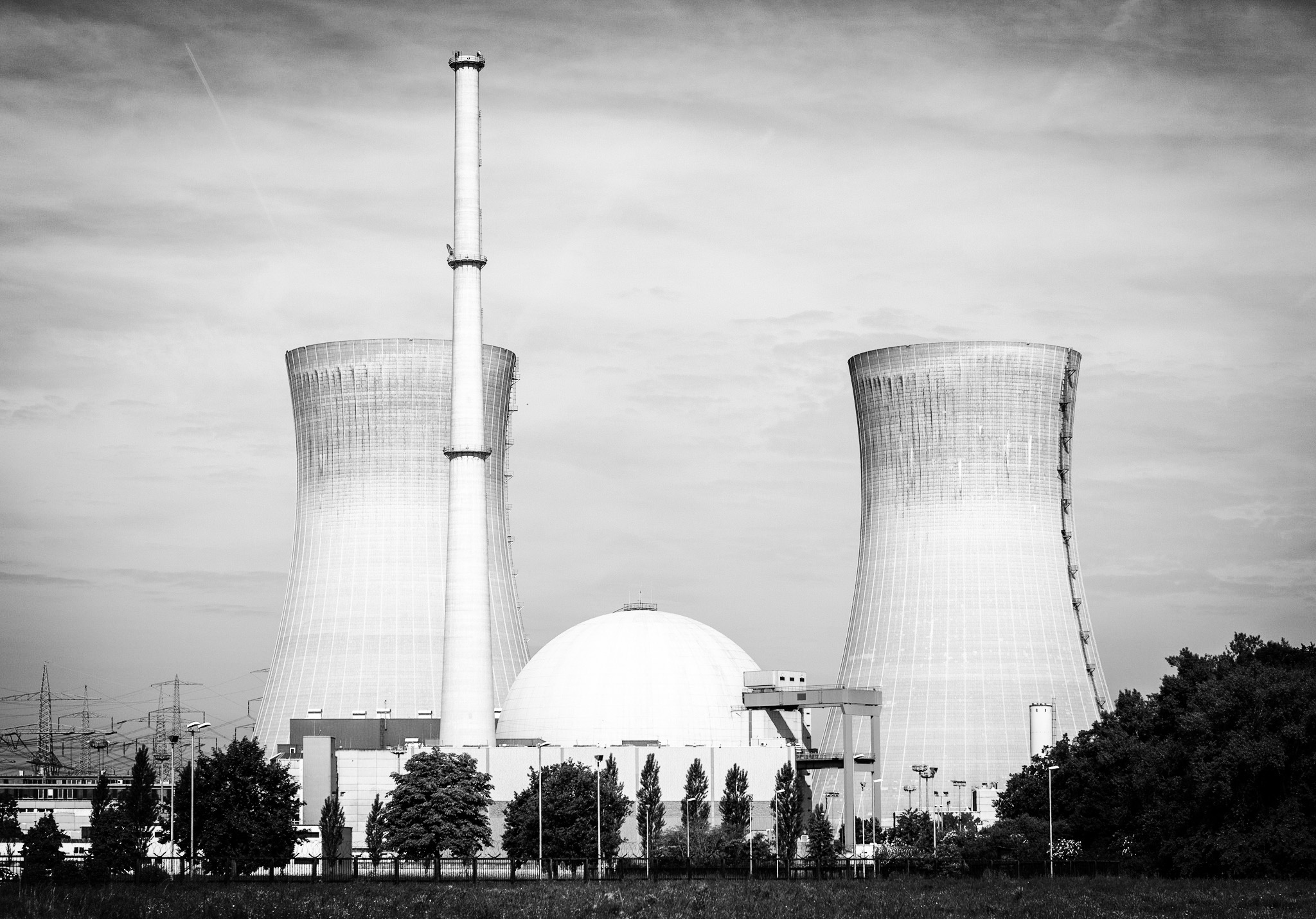 blast safe nuclear plant
